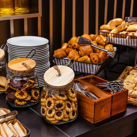 Leonardo Boutique Old Town Otel