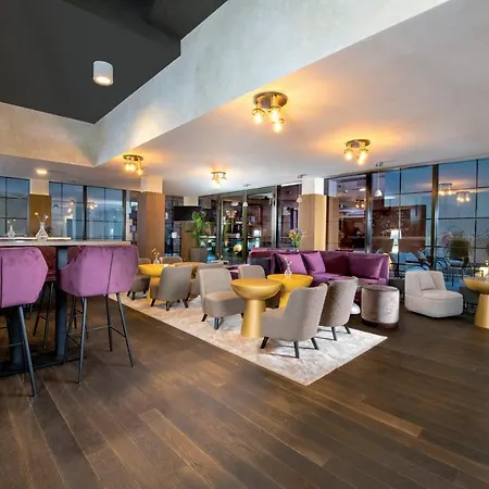 Leonardo Boutique Old Town فندق 3*