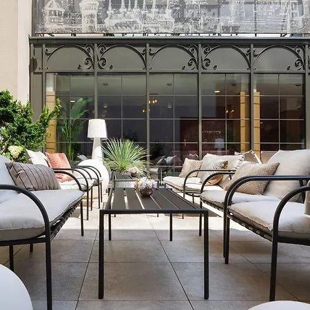 Leonardo Boutique Old Town Отель