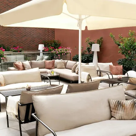 Leonardo Boutique Old Town Hotel 3*